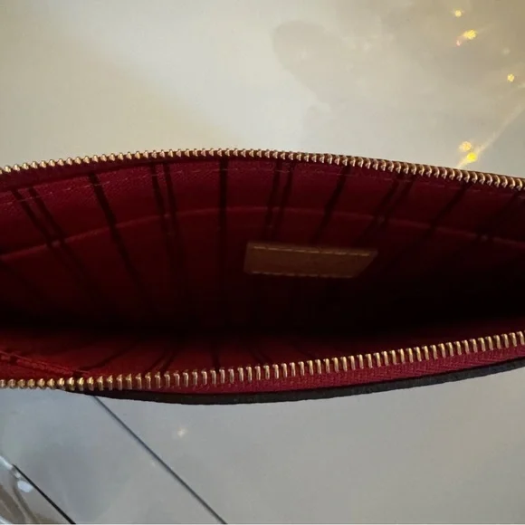 Louis Vuitton Neverfull MM Clutch (Discontinued/ unavailable Pink Lining) - Picture 2 of 7